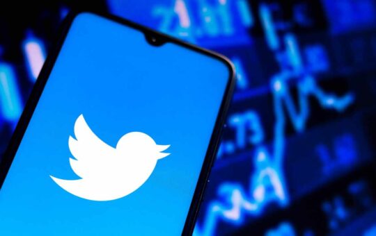 Elon Musk Challenges Twitter's CEO to Public Debate on Fake Accounts and Spam Bots