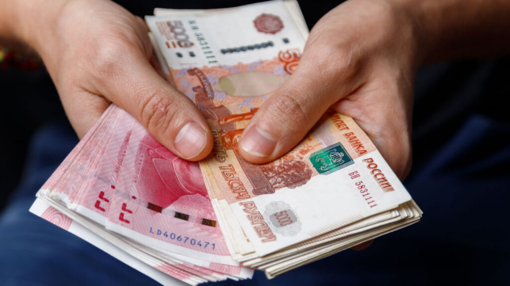Russian Bank Issues Bank Guarantee in Chinese Yuan Using Blockchain