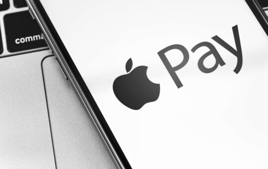 Today in Crypto: Apple Pay One-Click Gets Enabled on MetaMask via Banxa, Coinbase Expands Into Canada, Protocols Lead Says Base Network is