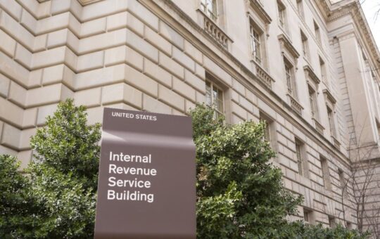 Crypto Industry Strikes Back: Lawsuit Challenges ‘Unconstitutional’ IRS Regulations