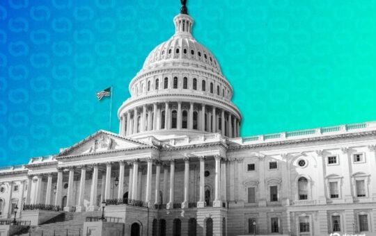 Putin Advisor Accuses US of Using Crypto, Gold to Escape Massive Debt